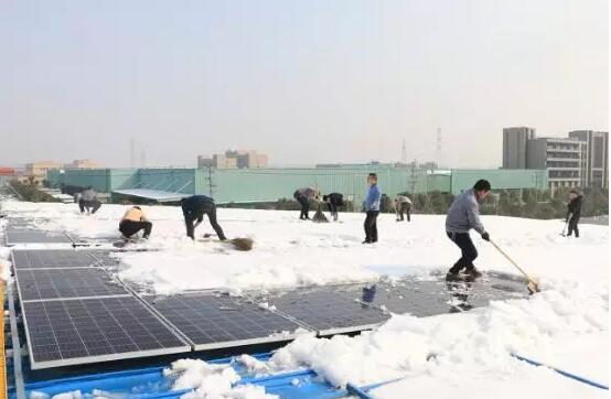 1MW屋頂光伏電站如何除雪？這個(gè)業(yè)主的建議真好！