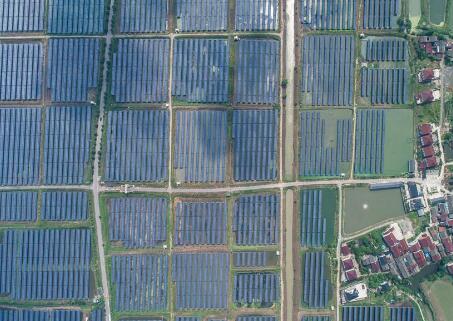 浙江湖州新能源前五月裝機(jī)143萬千瓦 千畝魚塘漁光互補顯美景